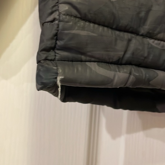 Gap - thin puffer for boys - Picture 3 of 3